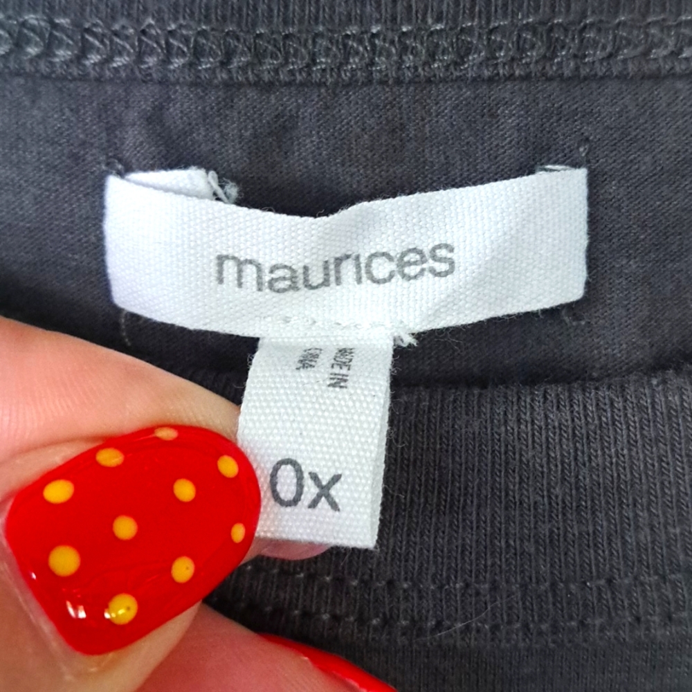 Maurices Graphic Tshirt | Size 0X - Picture 4 of 5